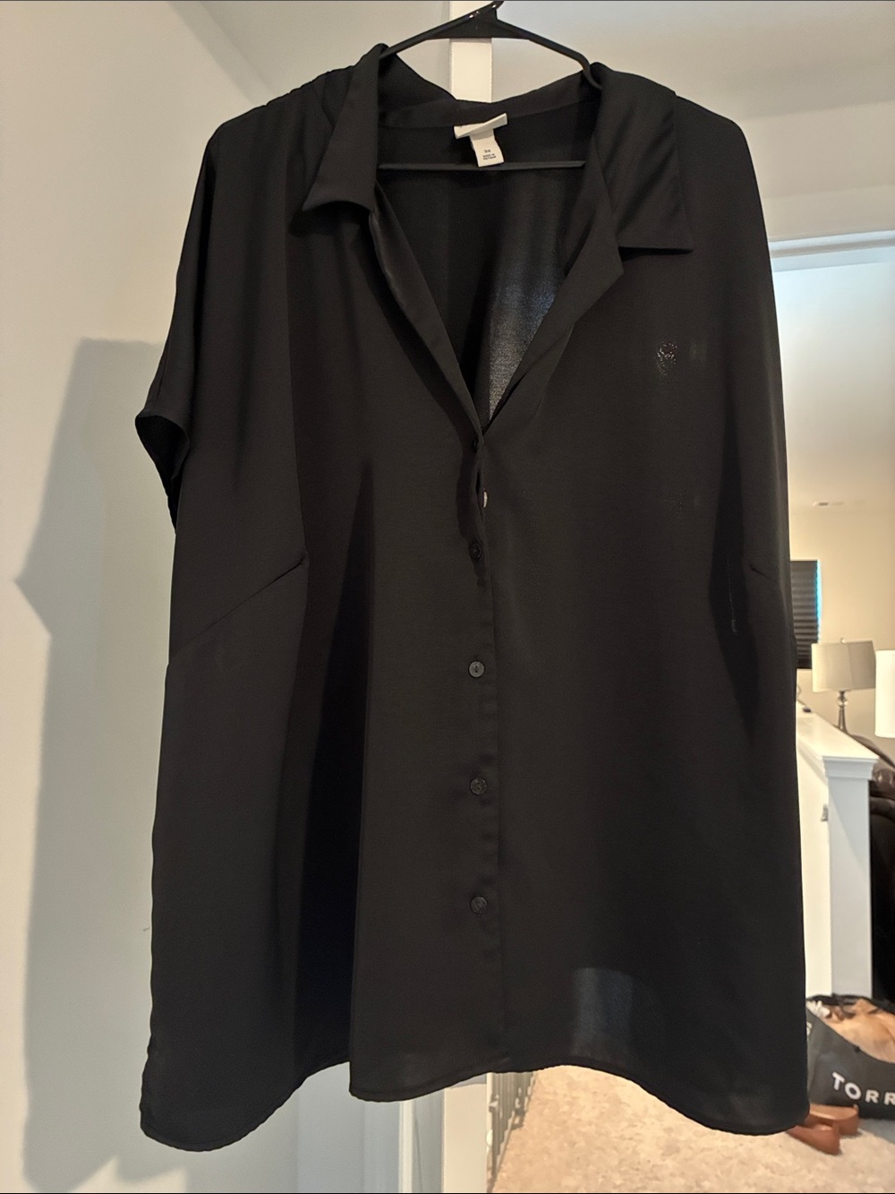 Ava & Viv Black Button-Front Short Sleeve Blouse